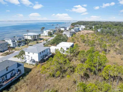 $925,000 | 332 Deer Point Drive, Gulf Breeze, FL 32561