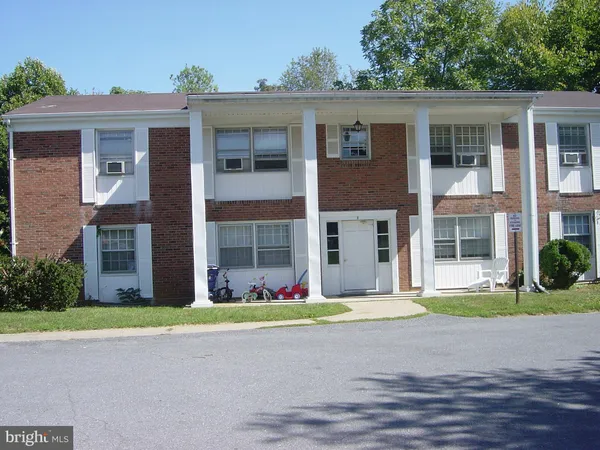 $1,175 | 8 Mosby Court, Unit 1, Round Hill, VA 20141