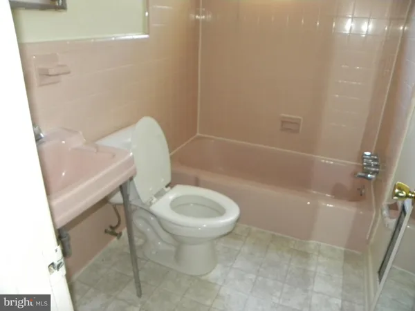 $1,175 | 8 Mosby Court, Unit 1, Round Hill, VA 20141