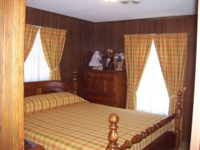 1309 Silver Grove Road Bluff City, TN 37618 - Photo 6 of 10 2nd Bedroom