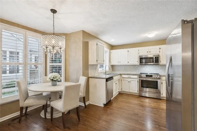 $410,000 | 6712 West 126th Court, Overland Park, KS 66209