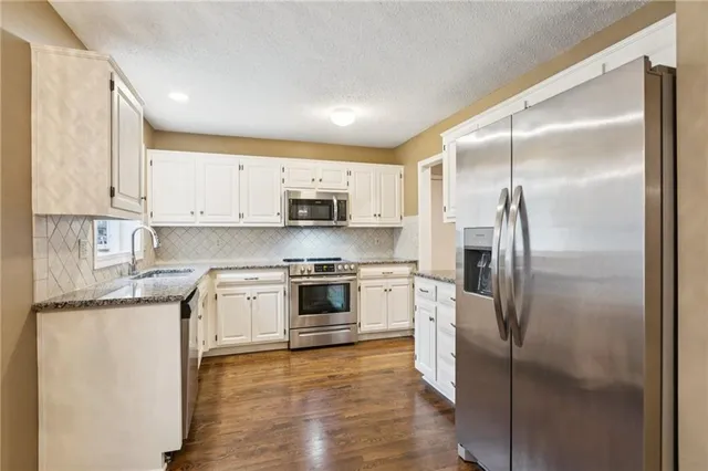 $410,000 | 6712 West 126th Court, Overland Park, KS 66209