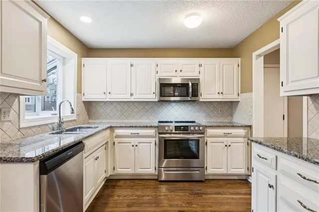 $410,000 | 6712 West 126th Court, Overland Park, KS 66209