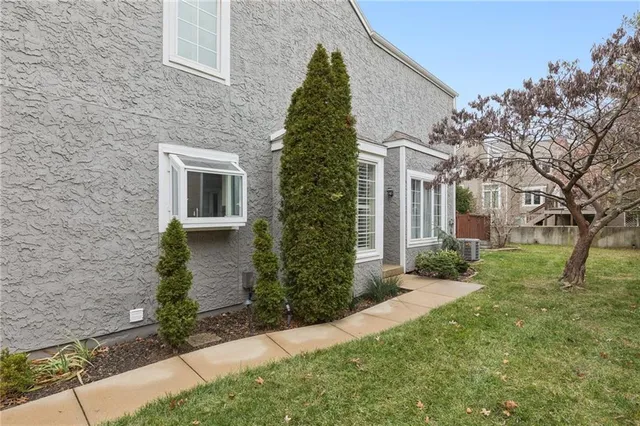 $410,000 | 6712 West 126th Court, Overland Park, KS 66209