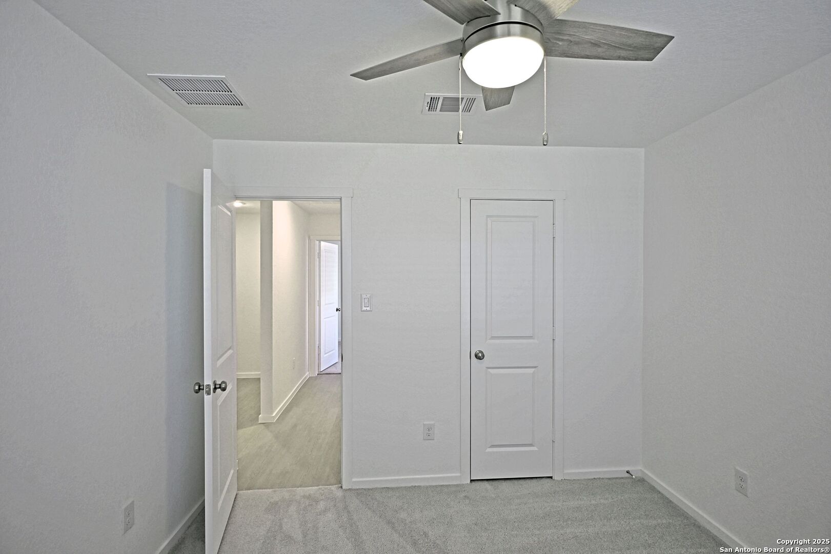 3837 Low Tide Seguin, TX 78155 - Photo 4 of 20 an empty room with a mirror