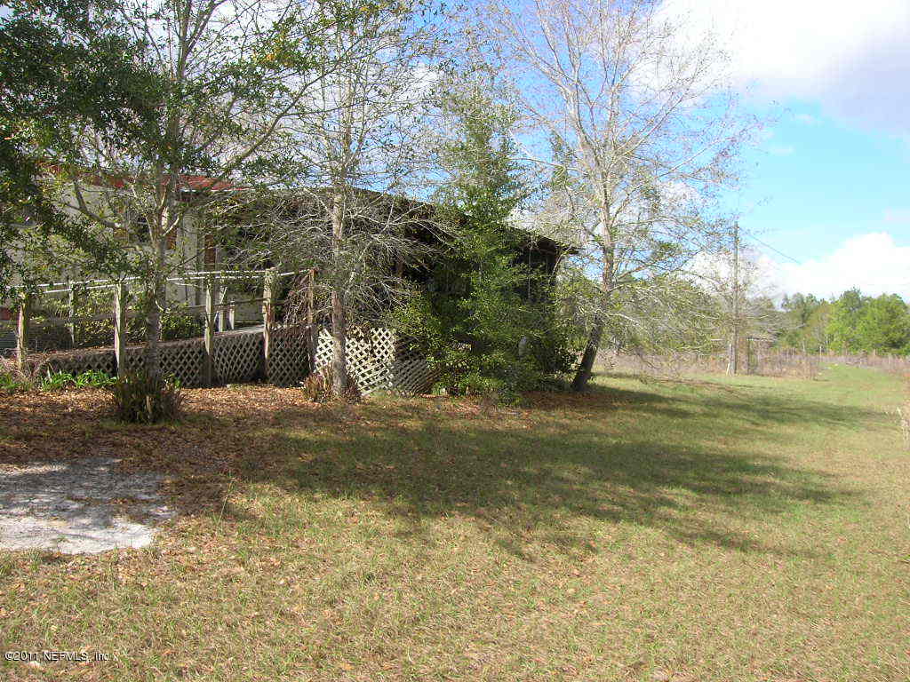 137 Penny Acres Road Welaka, FL 32112 - Photo 3 of 12 front of home