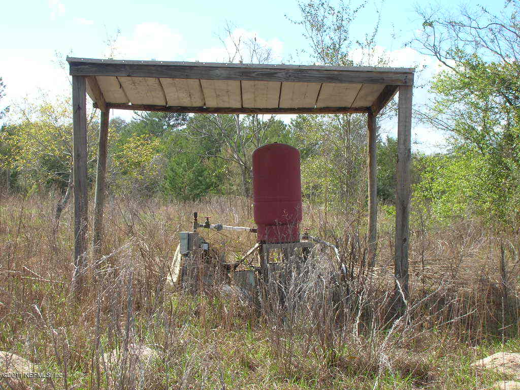 137 Penny Acres Road Welaka, FL 32112 - Photo 9 of 12 pump