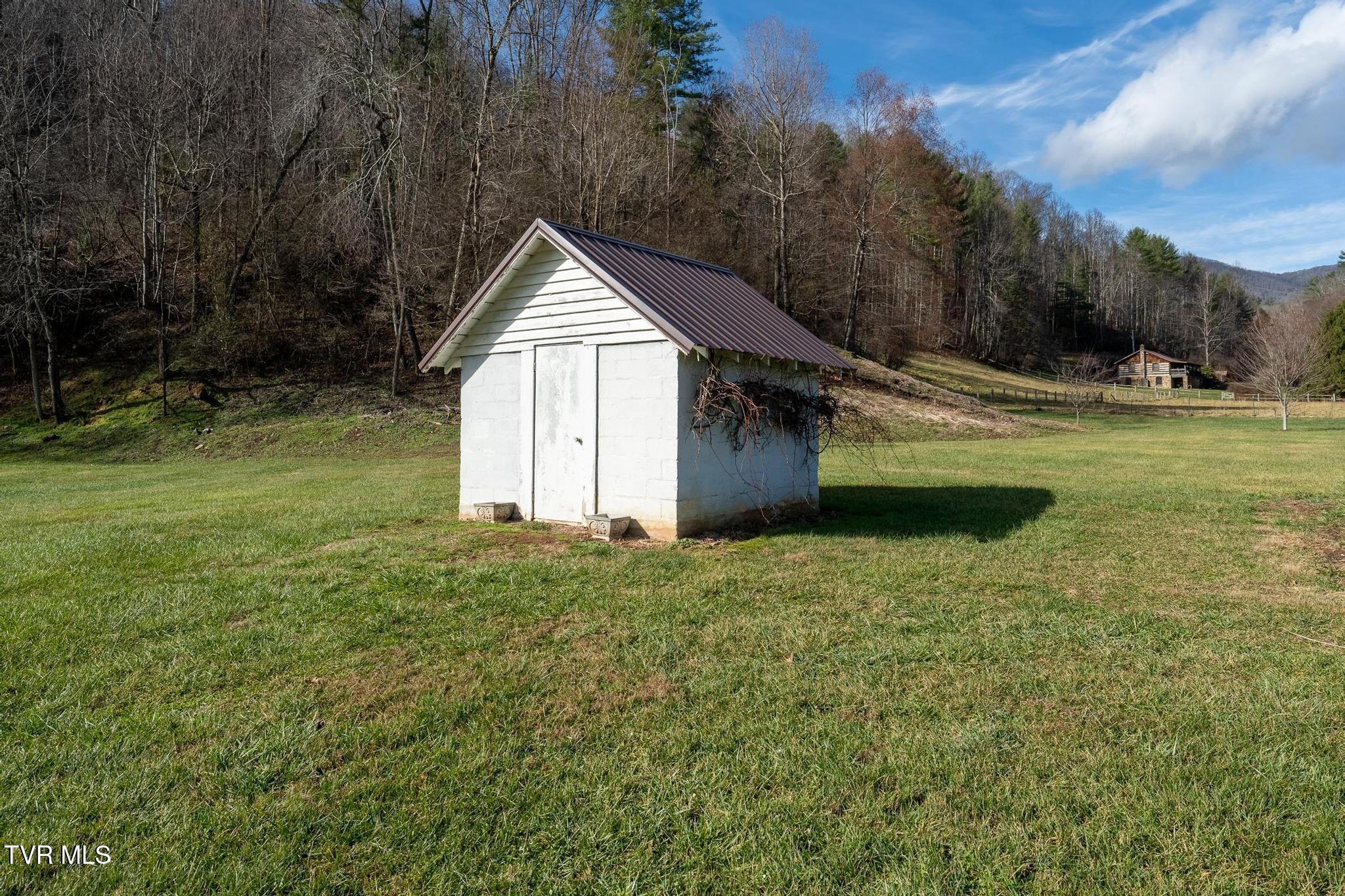 990 Old Highway 67 Butler, TN 37640 - Photo 26 of 70 990 Old Highway 67 (49 of 83)