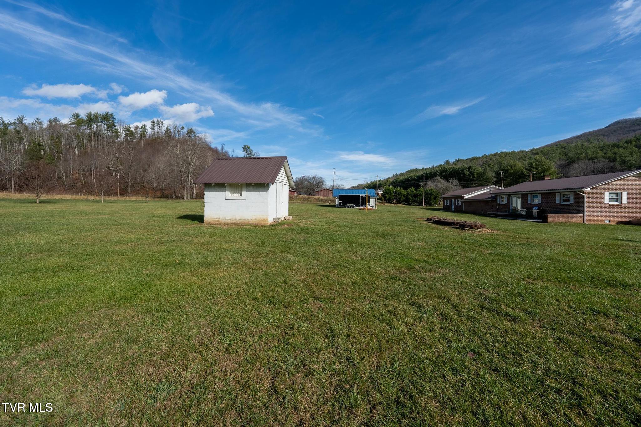 990 Old Highway 67 Butler, TN 37640 - Photo 27 of 70 990 Old Highway 67 (51 of 83)