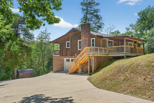 a view of a house with a backyard