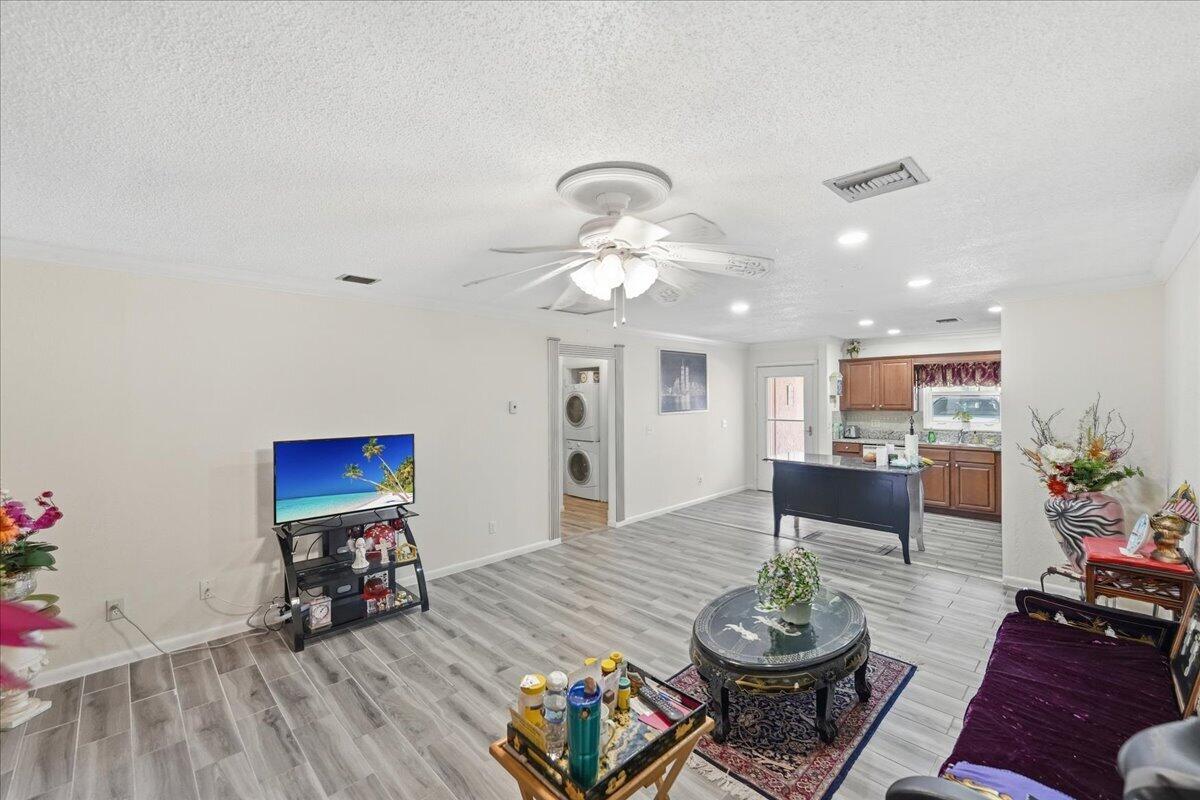 6531 Southeast Federal Highway, Unit Q108 Stuart, FL 34997 - Photo 4 of 36 09-DSC8074