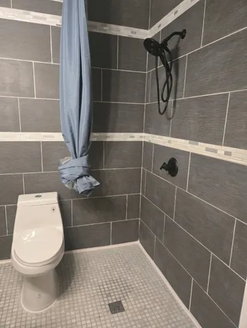 $495,000 | 6 Lake Vista Court, Lake Villa, IL 60046