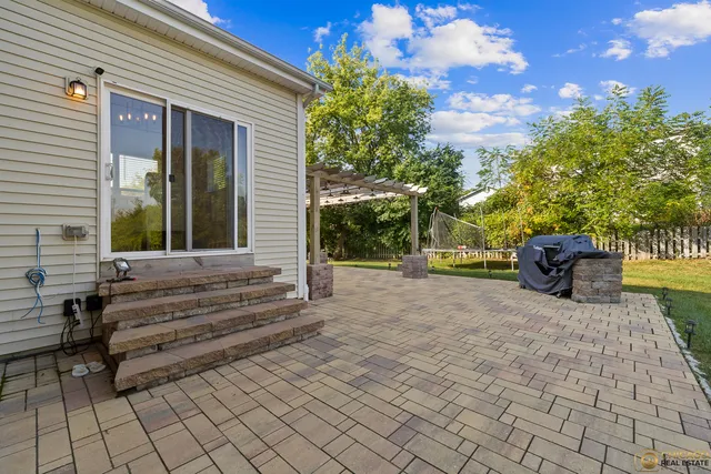 $495,000 | 6 Lake Vista Court, Lake Villa, IL 60046