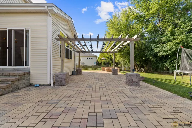 $495,000 | 6 Lake Vista Court, Lake Villa, IL 60046