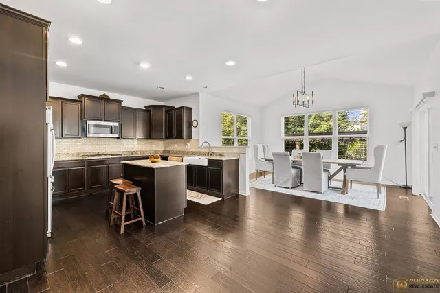 $495,000 | 6 Lake Vista Court, Lake Villa, IL 60046