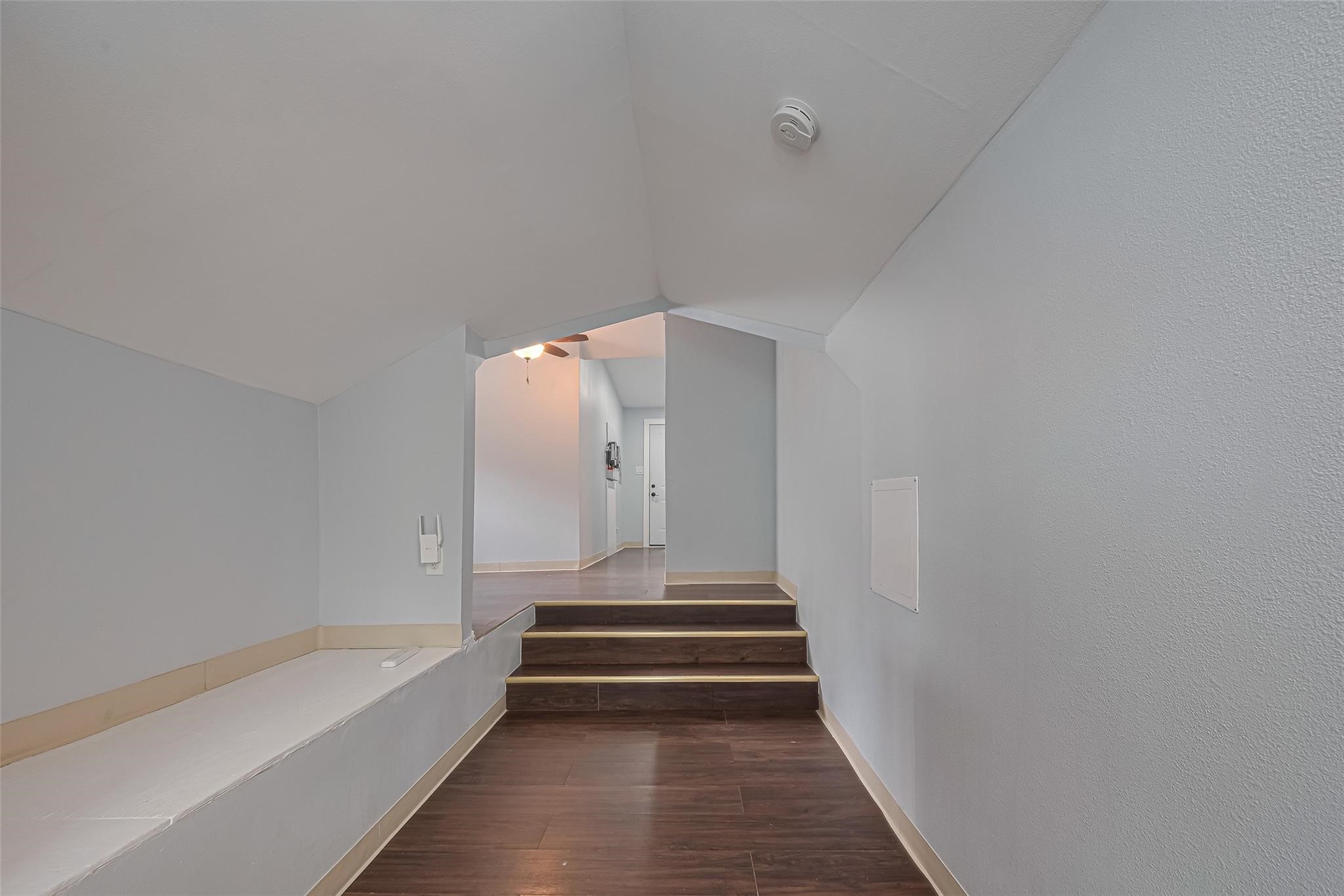 845 Columbia Street, Unit C Houston, TX 77007 - Photo 7 of 12 a view of entryway