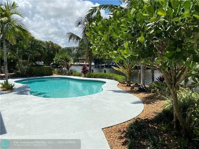 a view of a pathway with a house