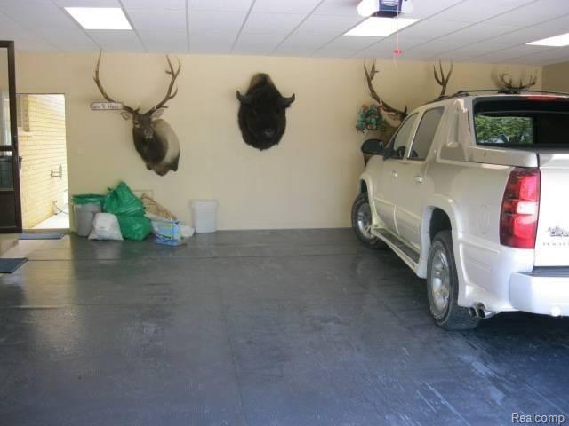 77017 Omo Road Armada, MI 48005 - Photo 11 of 25 garage.jpg