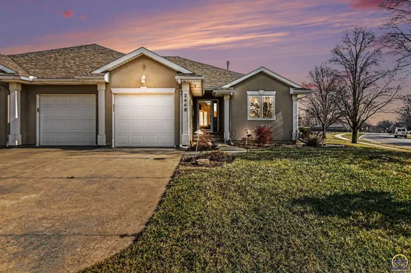 $289,000 | 2448 Southwest Golf View Court, Topeka, KS 66614