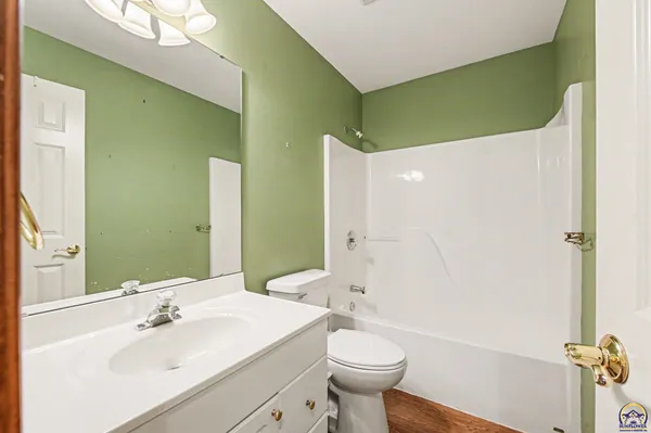 $289,000 | 2448 Southwest Golf View Court, Topeka, KS 66614