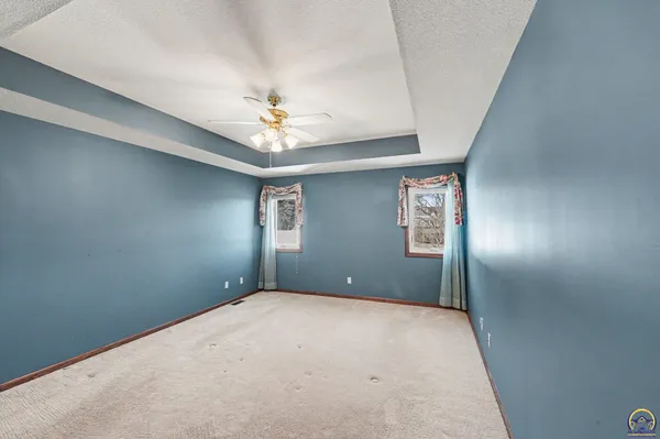 $289,000 | 2448 Southwest Golf View Court, Topeka, KS 66614