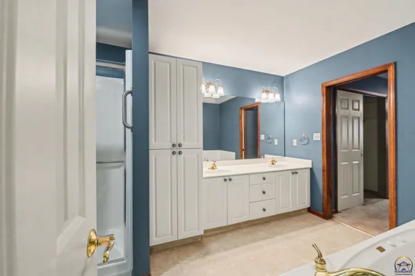 $289,000 | 2448 Southwest Golf View Court, Topeka, KS 66614