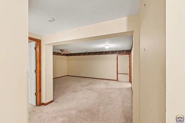 $284,000 | 2448 Southwest Golf View Court, Topeka, KS 66614