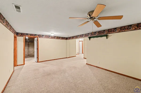 $284,000 | 2448 Southwest Golf View Court, Topeka, KS 66614