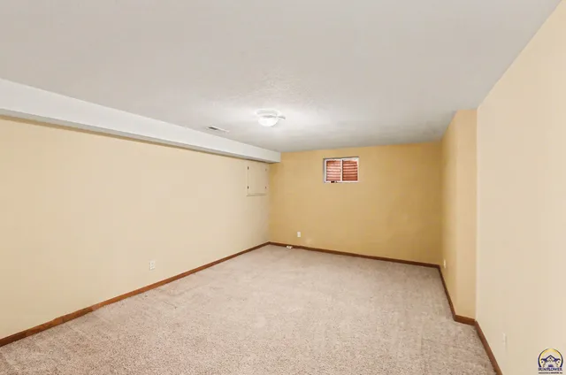 $295,000 | 2448 Southwest Golf View Court, Topeka, KS 66614