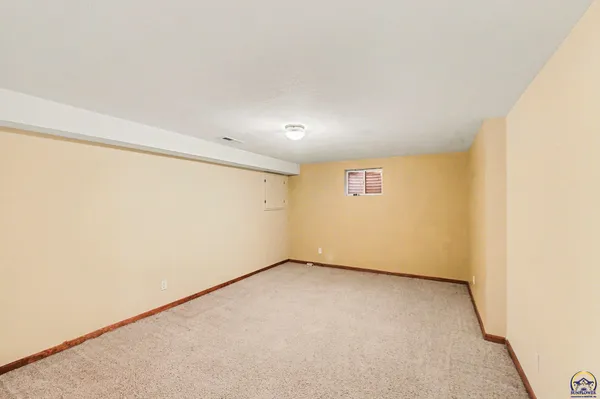 $289,000 | 2448 Southwest Golf View Court, Topeka, KS 66614