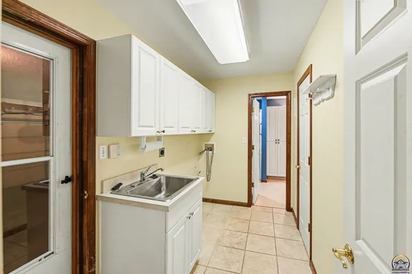 $284,000 | 2448 Southwest Golf View Court, Topeka, KS 66614