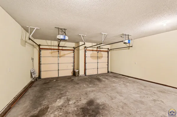 $289,000 | 2448 Southwest Golf View Court, Topeka, KS 66614