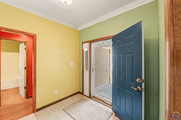 $289,000 | 2448 Southwest Golf View Court, Topeka, KS 66614