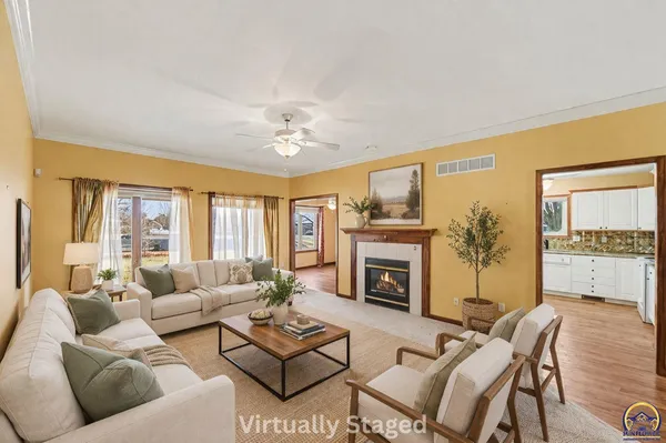 $284,000 | 2448 Southwest Golf View Court, Topeka, KS 66614