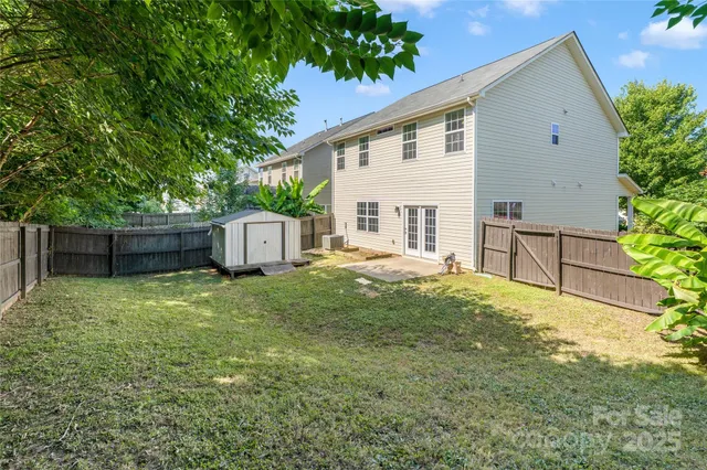 a view of a house with backyard and a garden