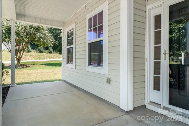 a view of entry way with living room