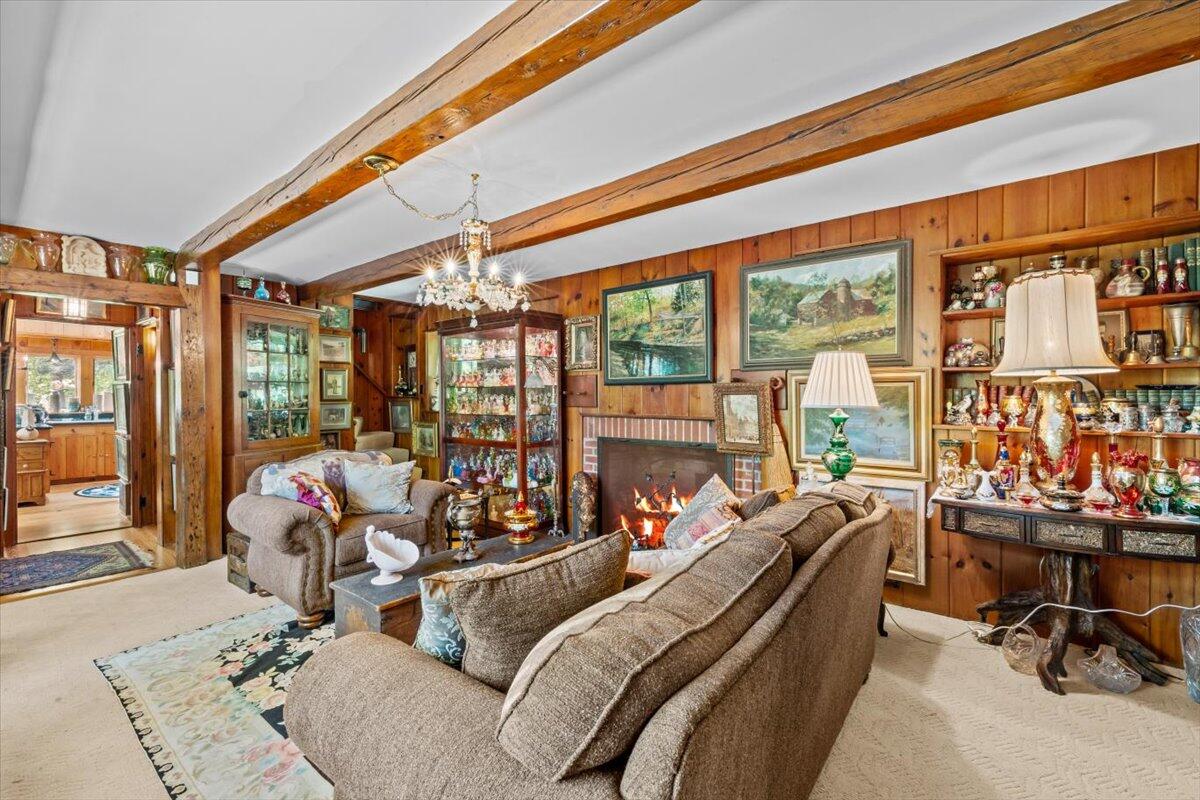1341 Beaver Valley Road Stroudsburg, PA 18360 - Photo 41 of 86 Living Room