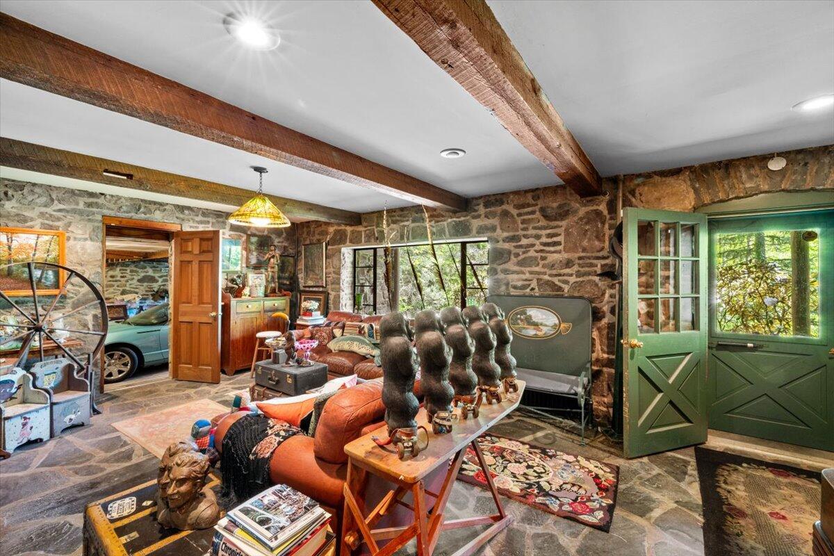 1341 Beaver Valley Road Stroudsburg, PA 18360 - Photo 64 of 86 Family Room