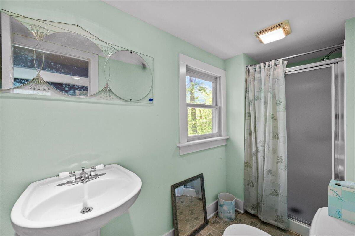 1341 Beaver Valley Road Stroudsburg, PA 18360 - Photo 77 of 86 Cottage Bath