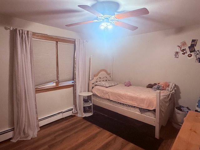 14840 Kilpatrick Avenue, Unit 604 Midlothian, IL 60445 - Photo 6 of 8 a bedroom with a bed and a chandelier