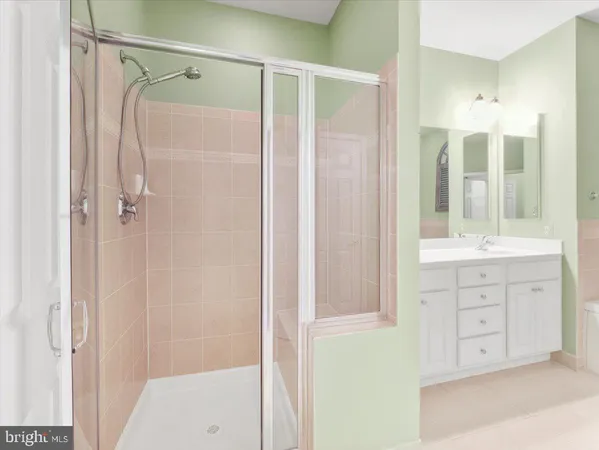 a view of an empty room with a ceiling fan