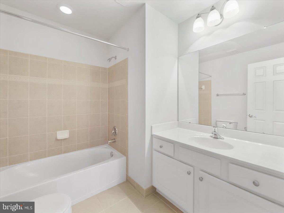 2601 Mill Race Road Frederick, MD 21701 - Photo 38 of 82 a bathroom with a bathtub a sink and a mirror