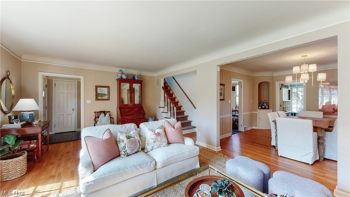 2564 Traymore Road Cleveland, OH 44118 - Photo 3 of 32 Gallery Image 3