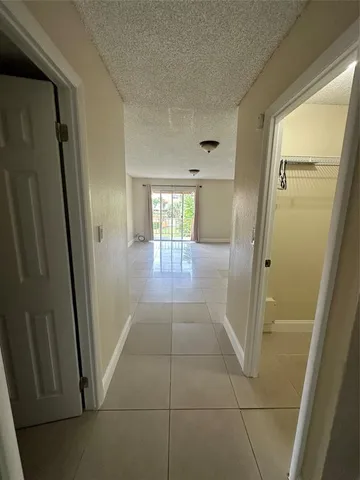 a view of entryway with window