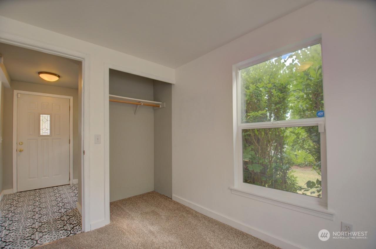 1321 Golf Club Road Southeast Lacey, WA 98503 - Photo 20 of 25 an empty room that has a window