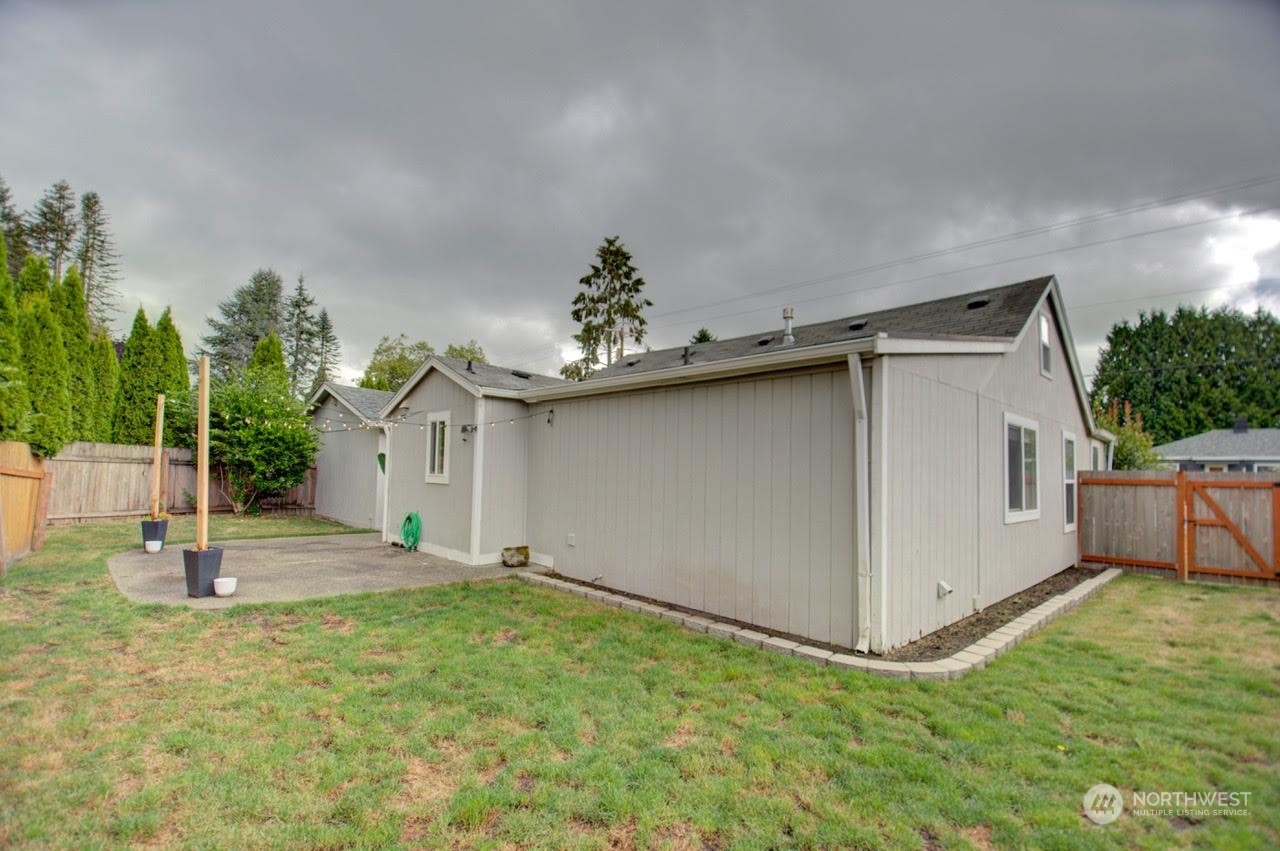 1321 Golf Club Road Southeast Lacey, WA 98503 - Photo 21 of 25 a backyard of a house with table and chairs