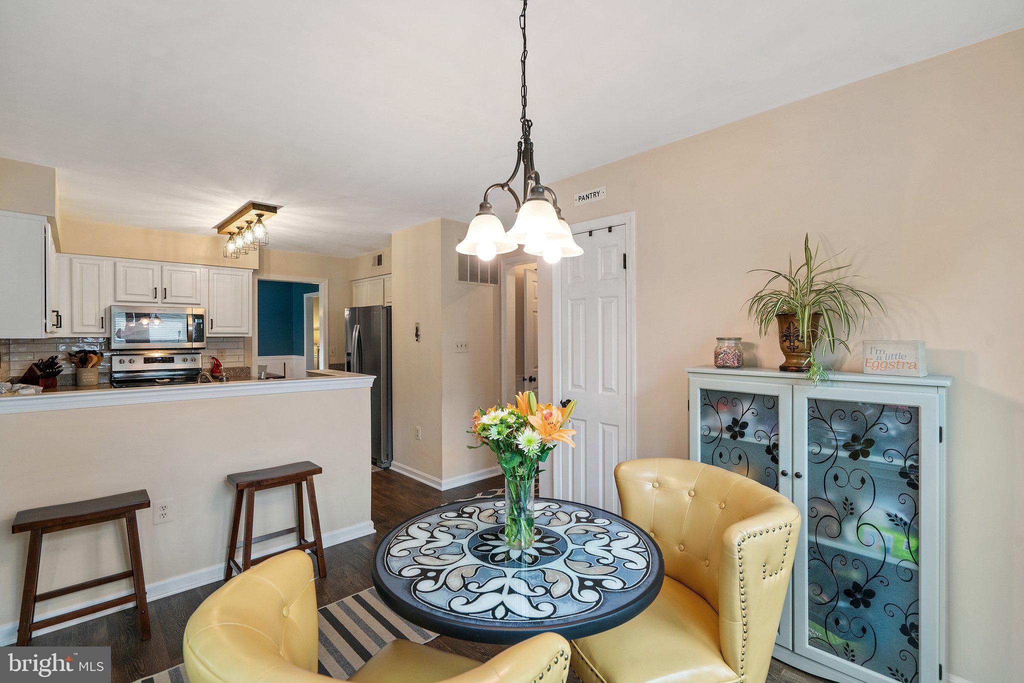 8015 Rocky Run Road Gainesville, VA 20155 - Photo 22 of 57 Eat-in Kitchen