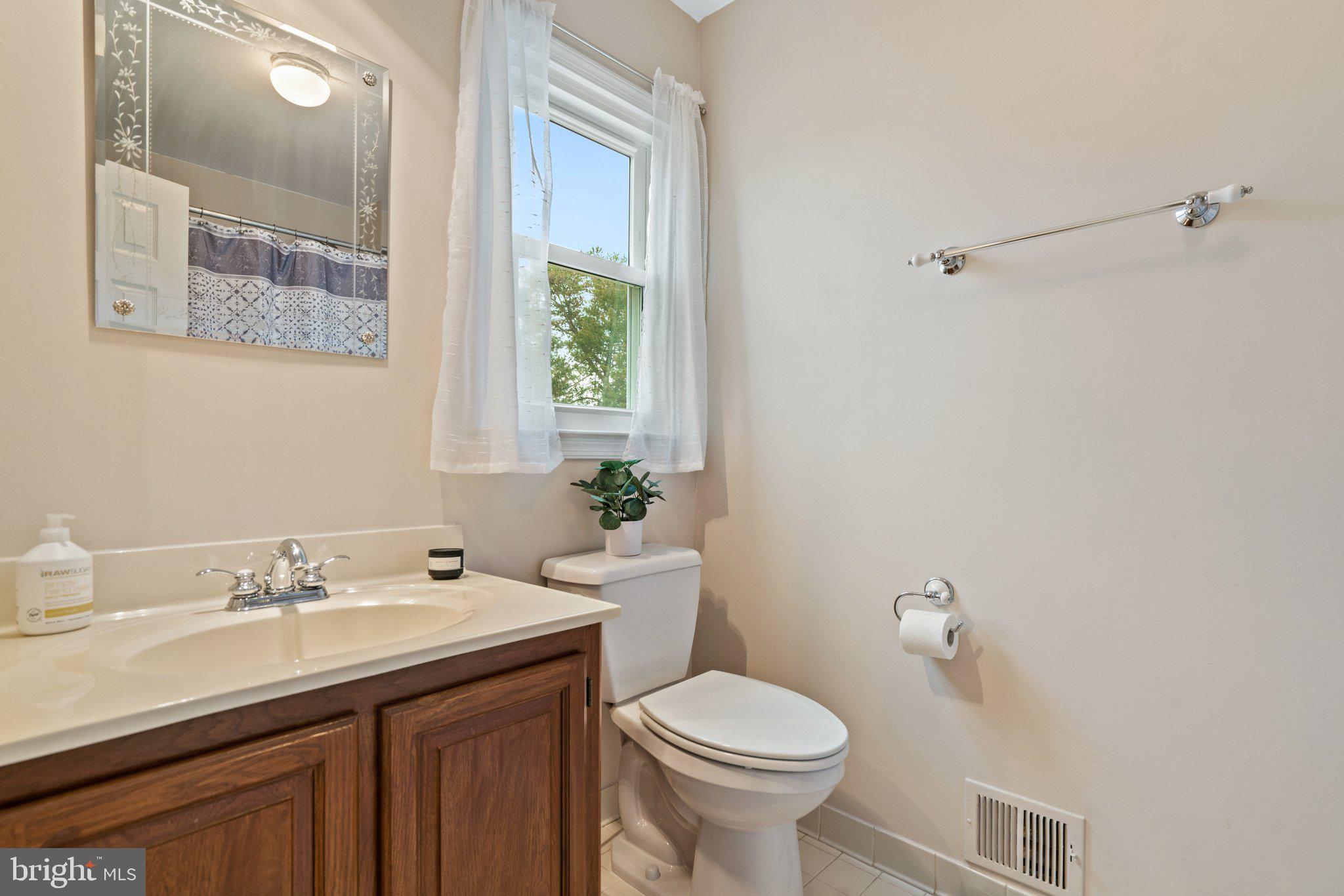 8015 Rocky Run Road Gainesville, VA 20155 - Photo 30 of 57 Upper Level Hall Bath