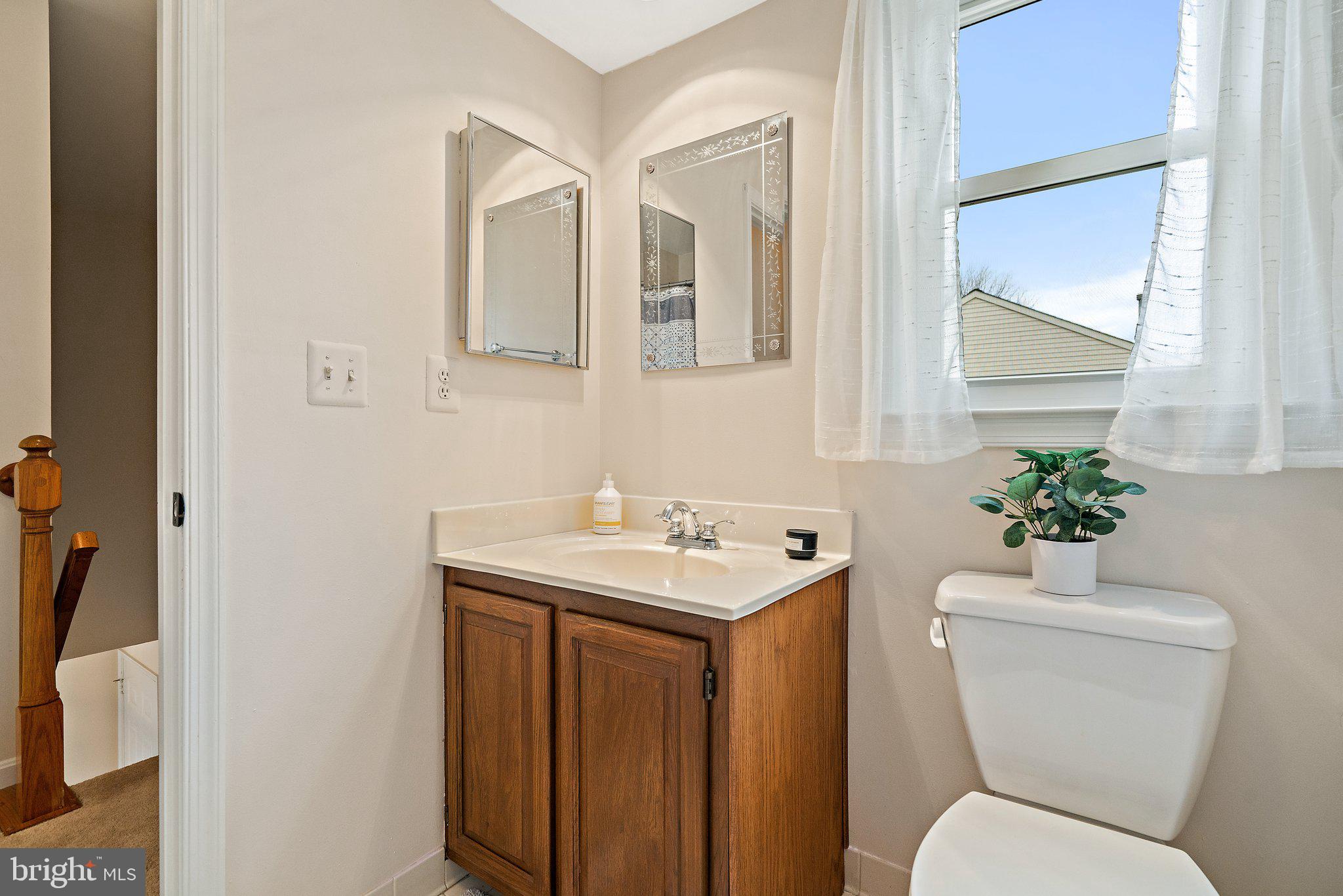 8015 Rocky Run Road Gainesville, VA 20155 - Photo 31 of 57 Upper Level Hall Bath