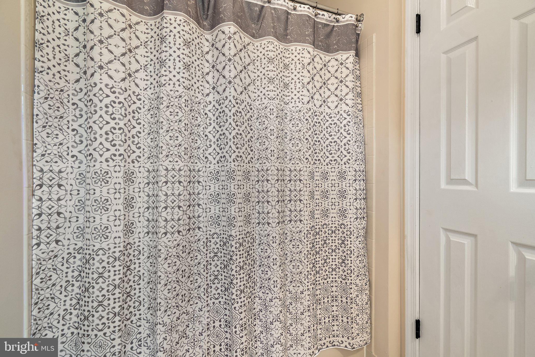 8015 Rocky Run Road Gainesville, VA 20155 - Photo 32 of 57 Upper Level Hall Bath